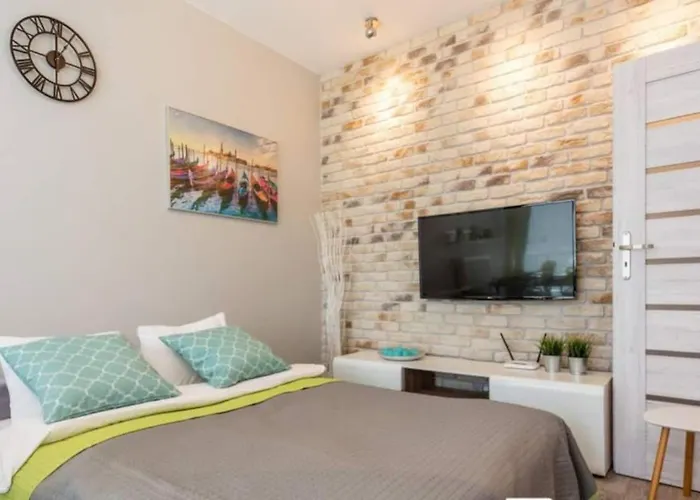 Close To Chopin Airport, Parking, Remote-Ready Apartment