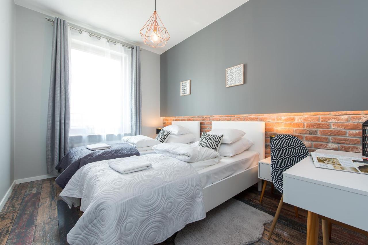 Close To Chopin Airport, Parking, Remote-ready Appartamento