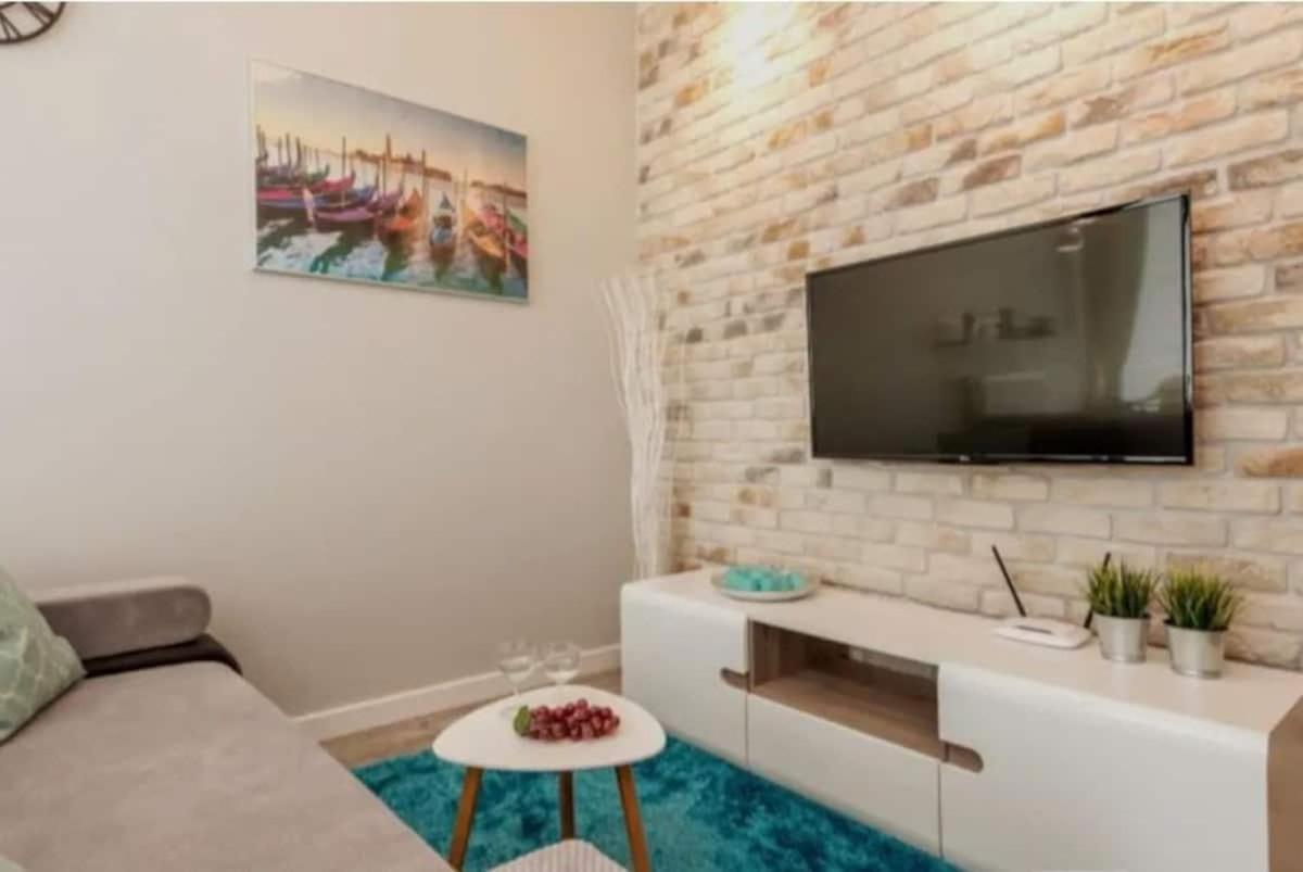 Close To Chopin Airport, Parking, Remote-ready