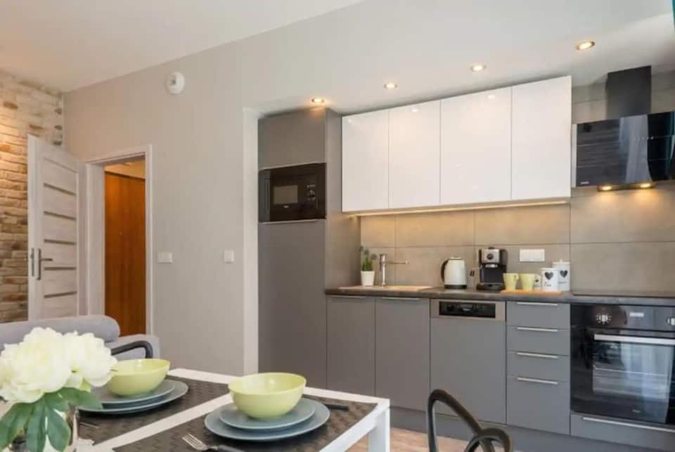 Close To Chopin Airport, Parking, Remote-ready