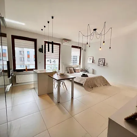 Close To Chopin Airport, Moduo Cybernetyki, Free Parking By Cosmo Spirit Warsaw Exterior photo