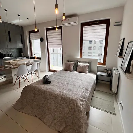 Close To Chopin Airport, Moduo Cybernetyki, Free Parking By Cosmo Spirit Warsaw Exterior photo
