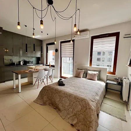 Close To Chopin Airport, Moduo Cybernetyki, Free Parking By Cosmo Spirit Warsaw Exterior photo