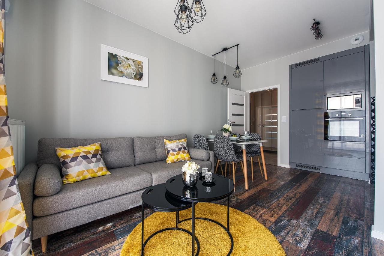 Close To Chopin Airport, Parking, Remote-ready Apartment Warschau