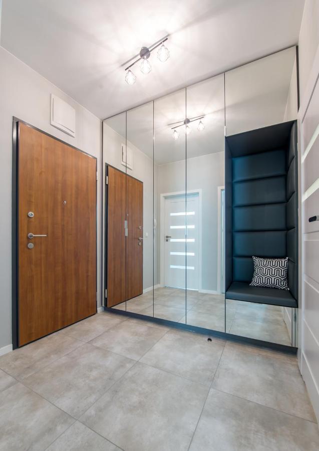 Apartment Close To Chopin Airport, Parking, Remote-ready *